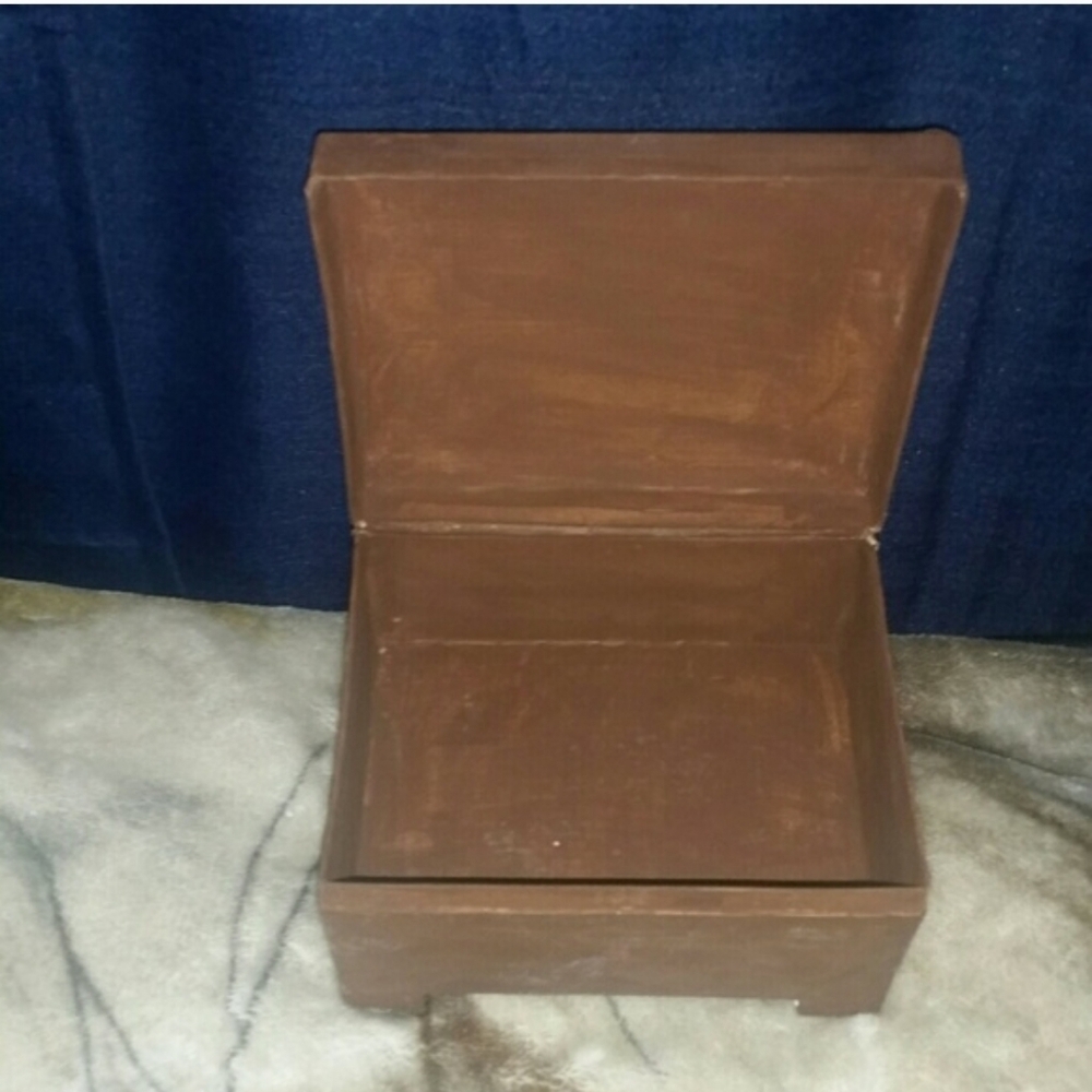 NWOT Rustic Decorative Box - Picture 2 of 2